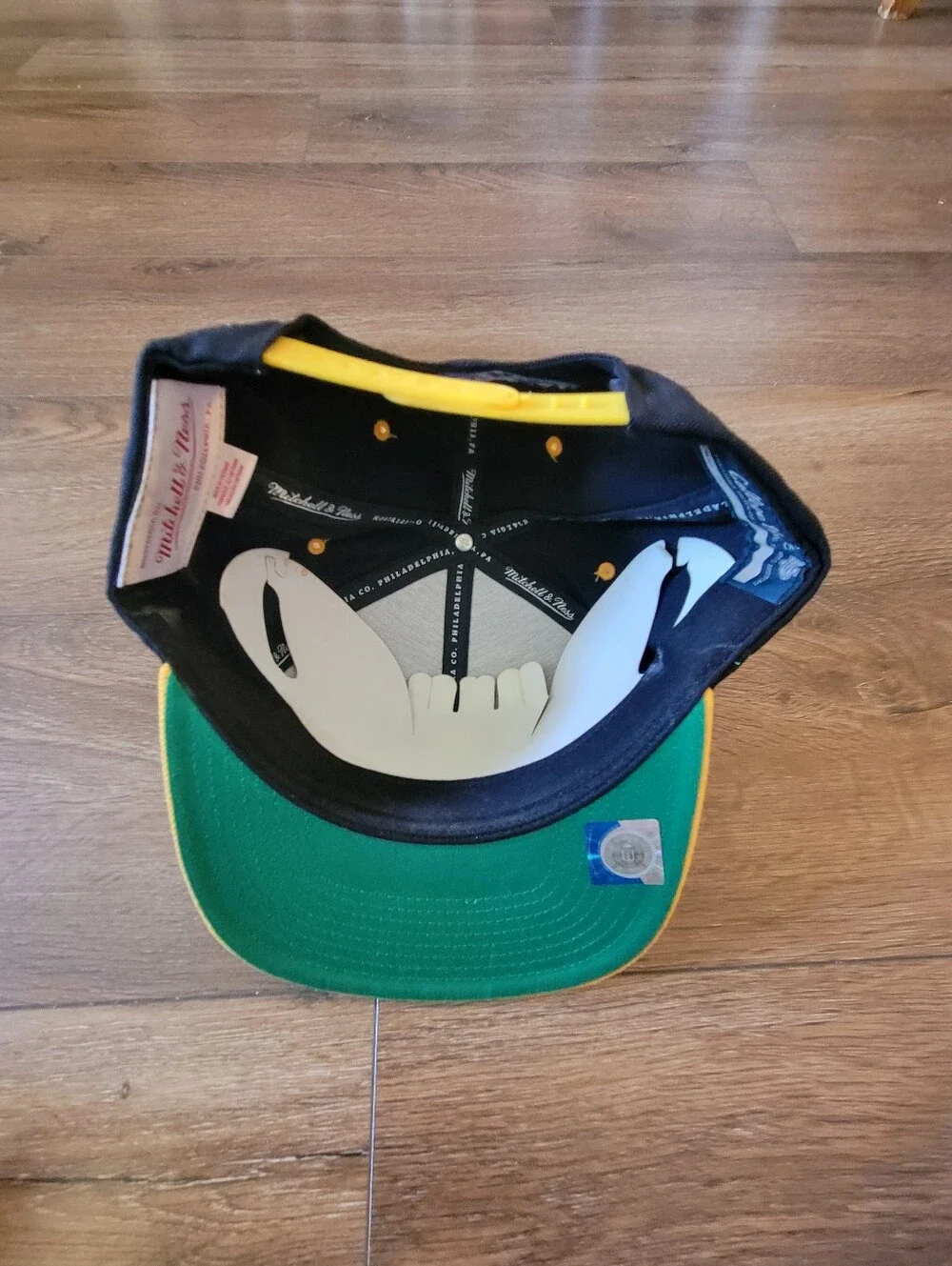 Bruins Mens Two-Tone Navy and Gold Adjustable Cap